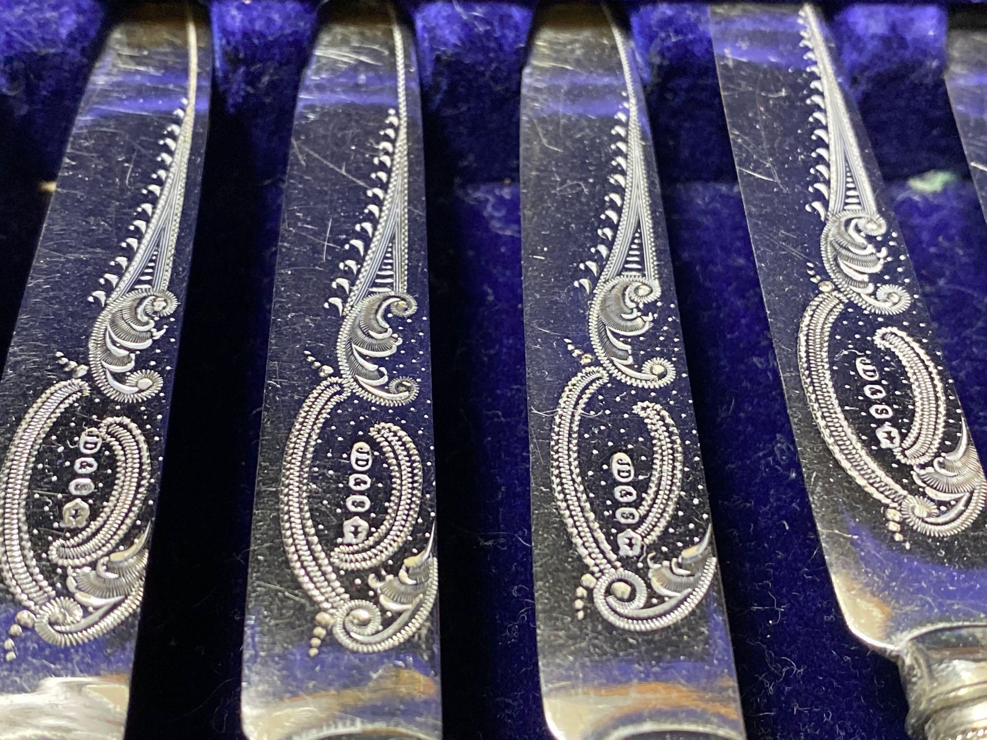 A cased set of plated dessert knives and forks with mother of pearl handles